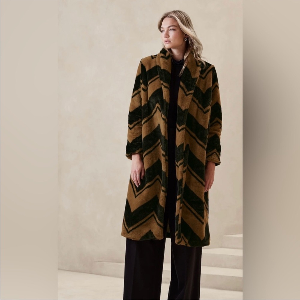 NEW WITH TAGS Banana Republic Faux Fur Coat Size PETITE L